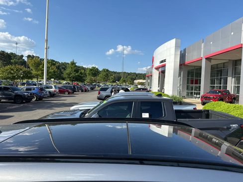 Used 2023 Kia Sorento SX AWD/4WD image 3