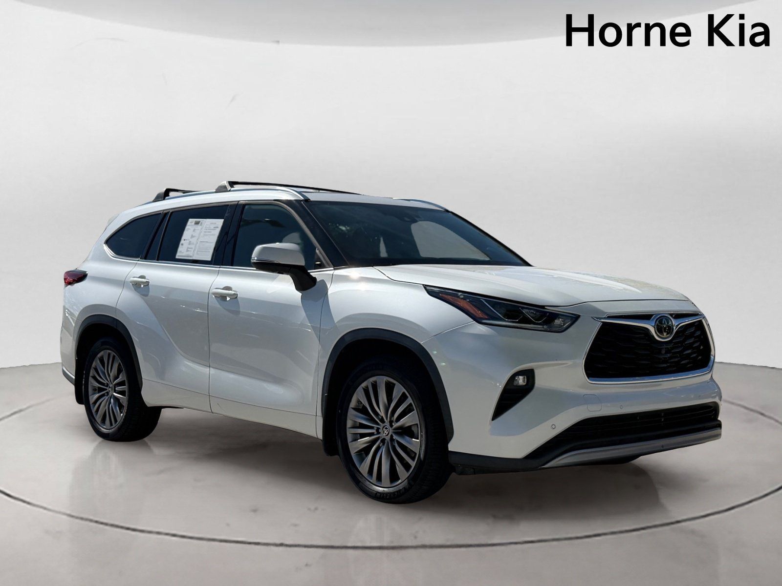 Used 2021 Toyota Highlander Platinum AWD/4WD image 2
