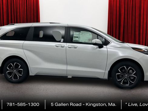 New 2026 Toyota Sienna Platinum AWD/4WD image 4