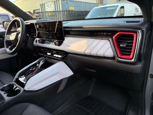 Used 2024 GMC Canyon AT4X image 11