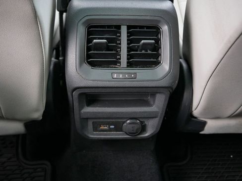 Used 2020 Volkswagen Tiguan SE w/ Panoramic Sunroof Package image 20