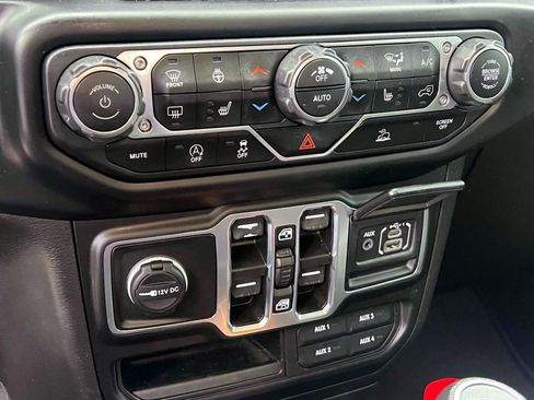 Certified 2022 Jeep Gladiator Sport image 23