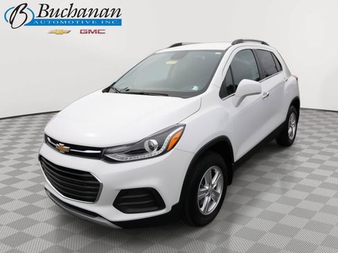 Used 2019 Chevrolet Trax LT w/ LT Convenience Package AWD/4WD image 1
