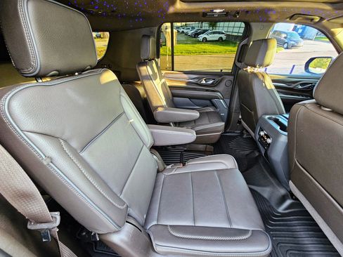 Used 2022 GMC Yukon XL Denali w/ Denali Premium Package image 13