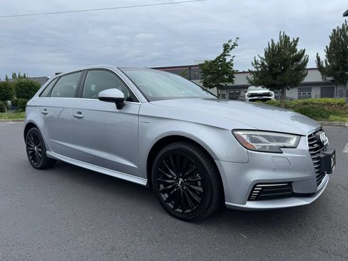 Used 2018 Audi A3 e-tron Premium Plus w/ Premium Plus Package FWD image 1