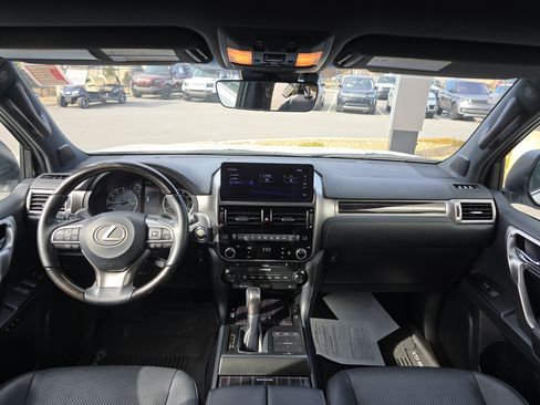 Used 2023 Lexus GX 460 Luxury w/ Accessory Package image 11