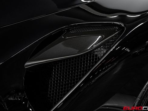 Used 2022 Ferrari F8 Tributo image 19