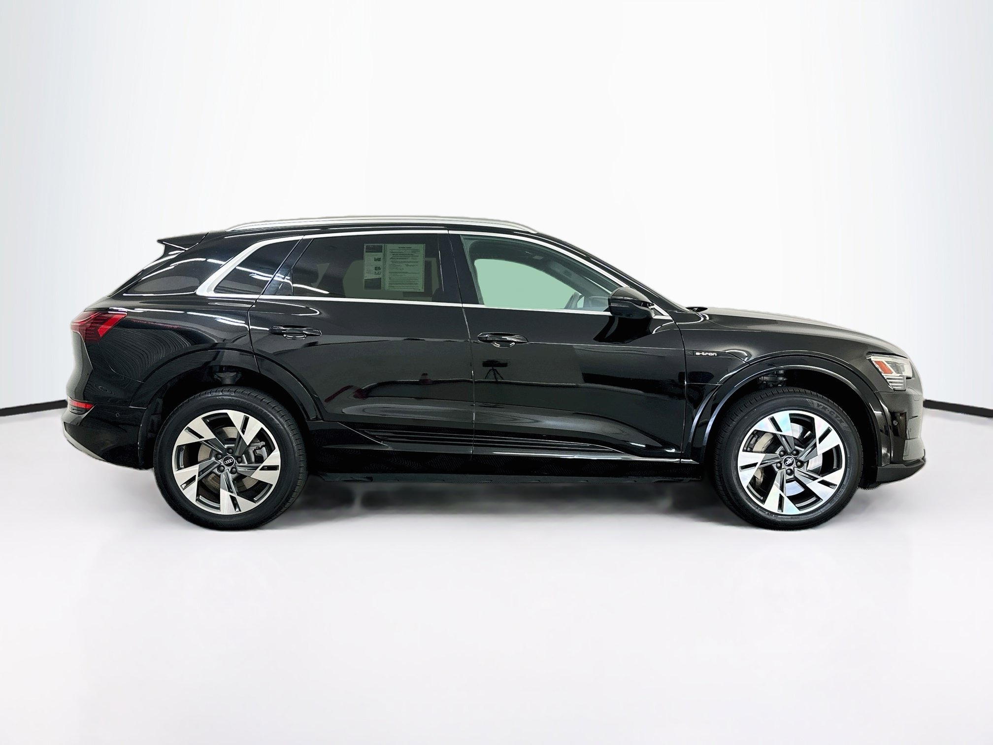 Used 2022 Audi e-tron Premium Plus AWD/4WD image 10