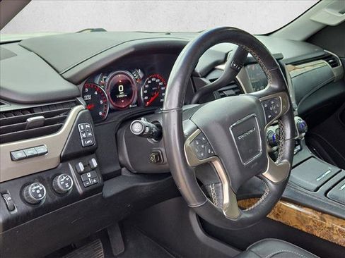 Used 2016 GMC Yukon Denali image 10