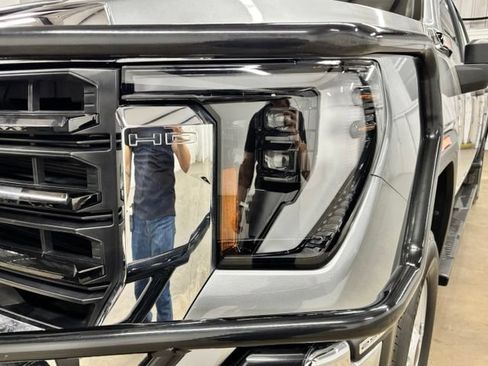 Used 2025 GMC Sierra 2500 Pro AWD/4WD image 9