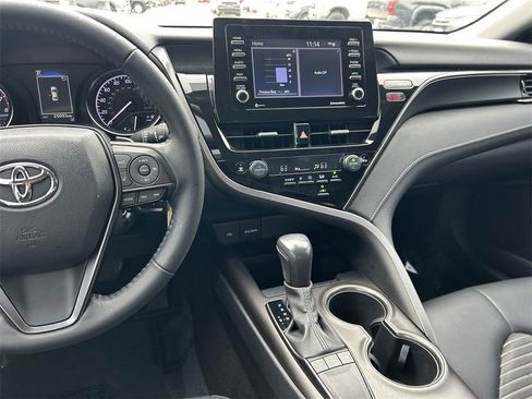 Used 2023 Toyota Camry SE image 16