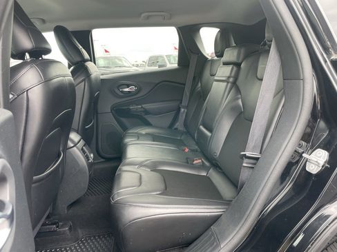 Used 2019 Jeep Cherokee Latitude Plus image 8