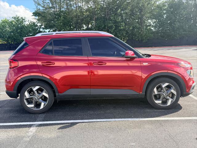 Used 2022 Hyundai Venue Limited w/ Cargo Package FWD image 8