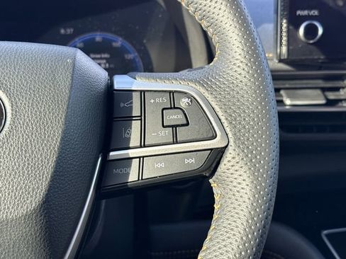 Used 2025 Toyota Sienna XLE Woodland Edition image 29