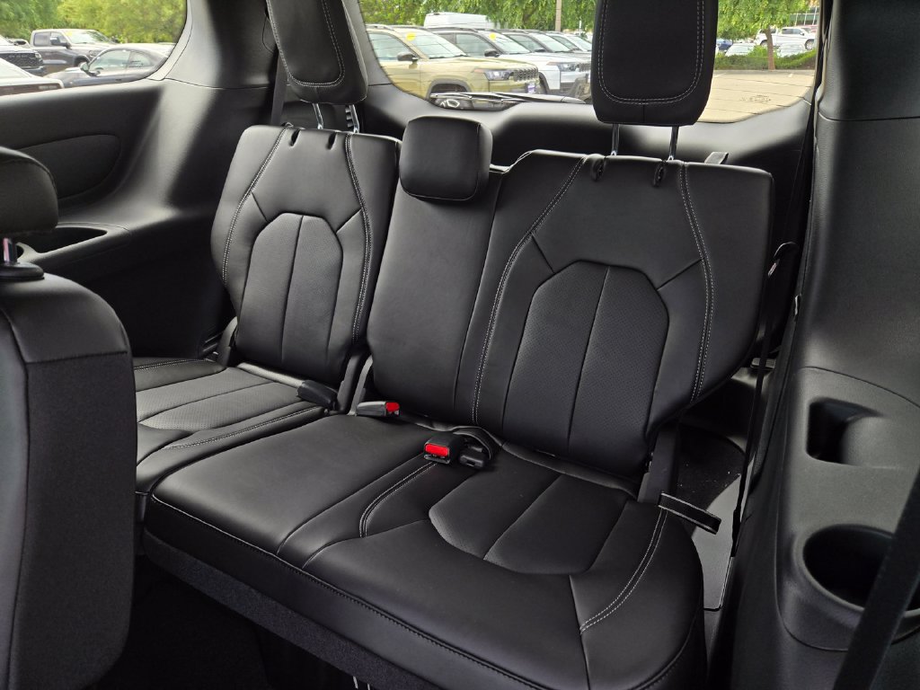 New 2026 Chrysler Pacifica Select FWD image 4