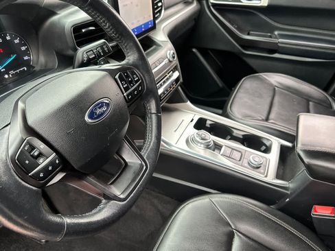 Used 2020 Ford Explorer XLT w/ Equipment Group 202A AWD/4WD image 14