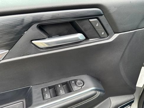Used 2025 GMC Acadia Elevation FWD image 27