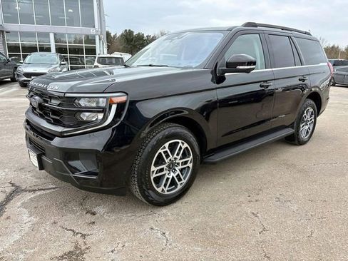 Used 2025 Ford Expedition Active image 5