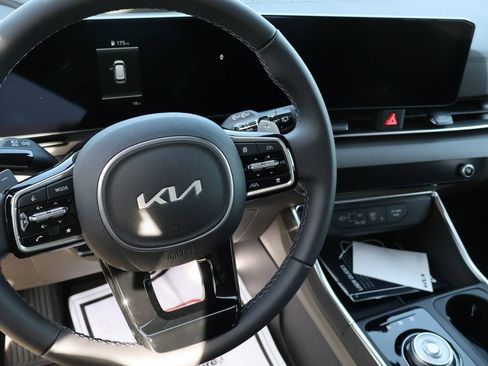 New 2026 Kia Carnival EX image 24