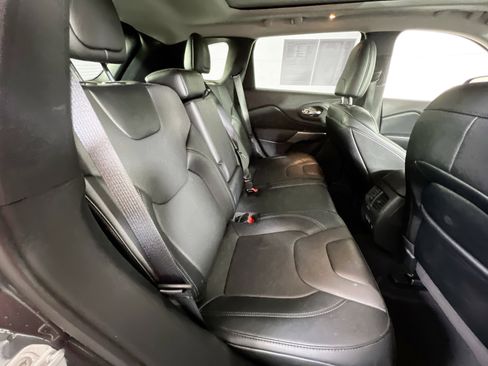 Used 2022 Jeep Cherokee Limited AWD/4WD image 26