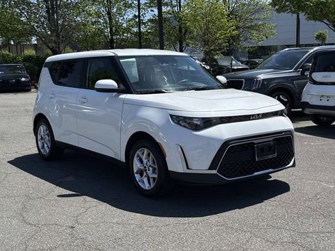 Used 2025 Kia Soul LX w/ LX Technology Package image 1