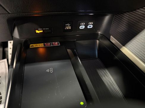 Used 2025 Toyota Camry LE image 31