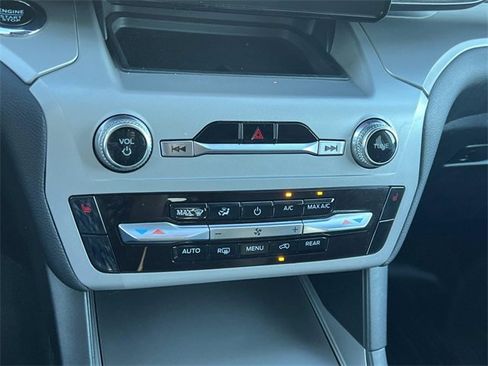 Certified 2023 Ford Explorer XLT image 25