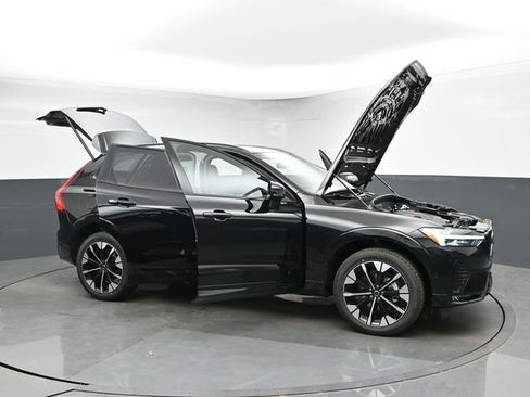 New 2026 Volvo XC60 B5 Plus w/ Protection Package Premier AWD/4WD image 54