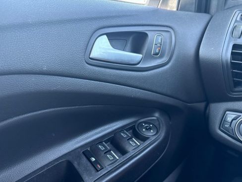 Used 2019 Ford Escape SE FWD image 17