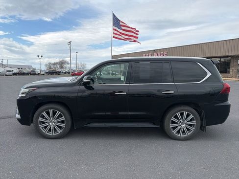 Used 2016 Lexus LX 570 4WD w/ Luxury Package image 2