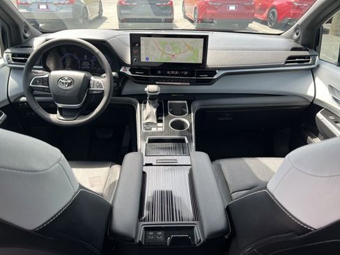 Certified 2026 Toyota Sienna XSE image 19