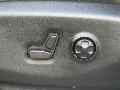 Certified 2024 Chrysler Pacifica Touring-L image 24