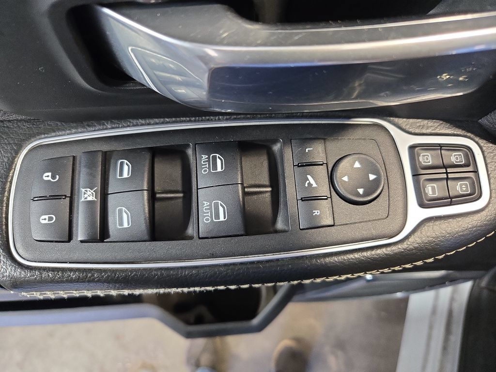 Used 2024 RAM 2500 Laramie AWD/4WD image 32