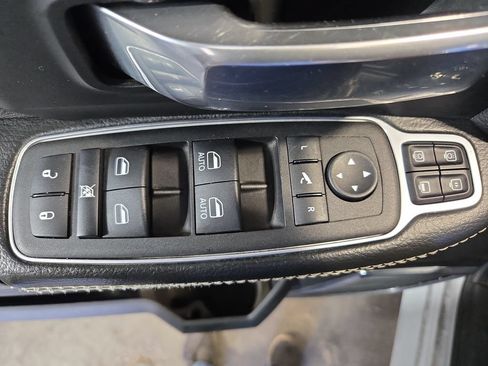 Used 2024 RAM 2500 Laramie AWD/4WD image 32