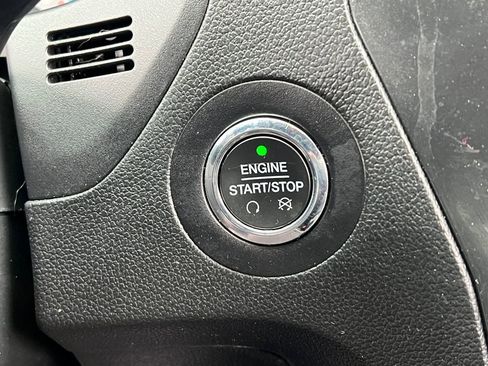 Used 2018 Ford Explorer XLT image 29