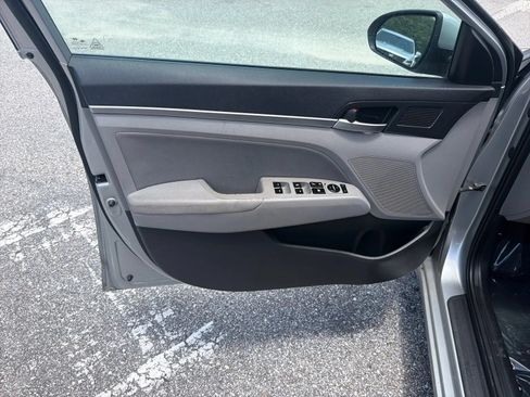 Used 2020 Hyundai Elantra SEL FWD image 12