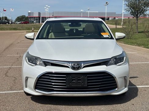 Used 2017 Toyota Avalon Limited image 3