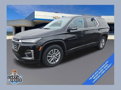 Used 2023 Chevrolet Traverse LT image 1