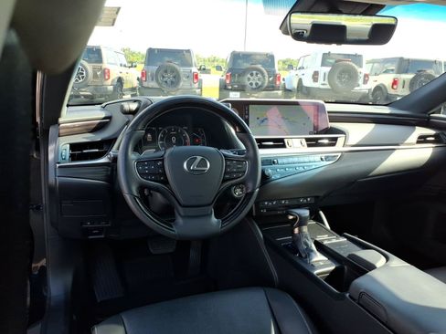 Used 2019 Lexus ES 350 w/ Premium Package FWD image 15