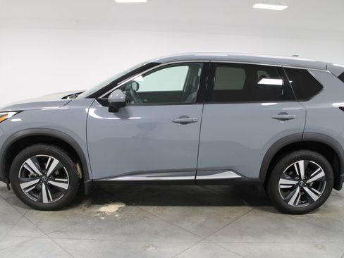 Used 2023 Nissan Rogue SL w/ SL Premium Package image 6