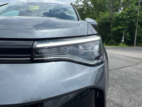New 2026 Volkswagen Taos SE FWD image 9