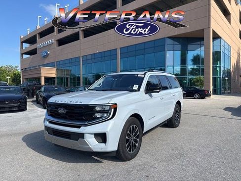 Used 2025 Ford Expedition Platinum AWD/4WD image 1