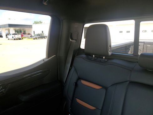 Used 2024 GMC Sierra 1500 AT4 w/ Technology Package image 13