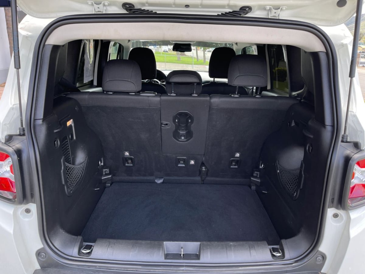 Used 2019 Jeep Renegade Altitude w/ Quick Order Package 2XM FWD image 9