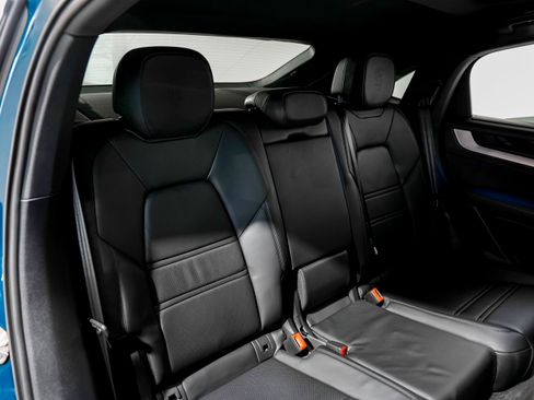 Used 2024 Porsche Cayenne Coupe image 32