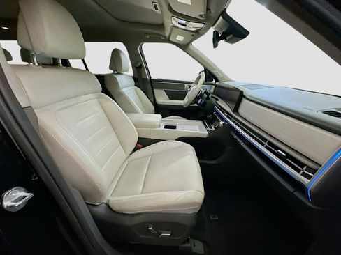 Used 2025 Hyundai Santa Fe Limited image 35