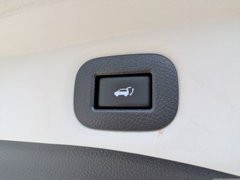 Used 2019 Nissan Rogue SV w/ Premium Package AWD/4WD image 12