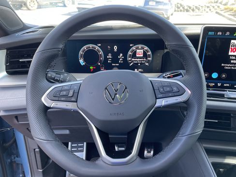 New 2026 Volkswagen Tiguan SE R-Line FWD image 17
