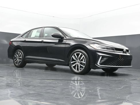 Used 2026 Volkswagen Jetta SE FWD image 40