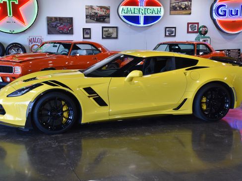Used 2017 Chevrolet Corvette Grand Sport w/ Z07 Performance Package RWD image 1